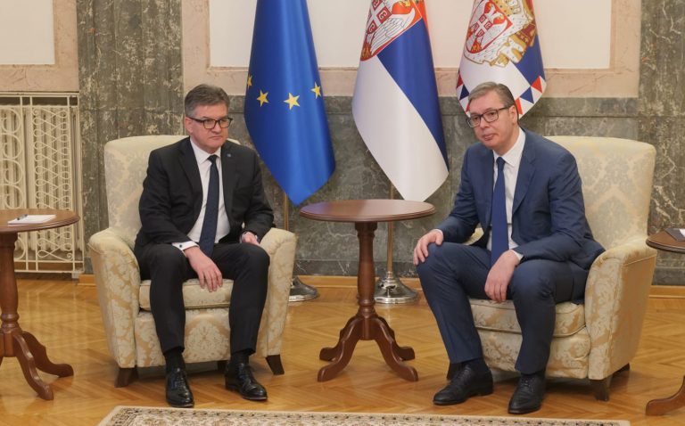 Lajçak: Me Vuçiqin diskutuam për normalizimin e marrëdhënieve me Kosovën