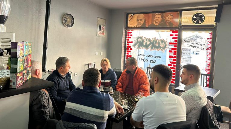 Driton Selmanaj viziton banorët e lagjes ”Kurilla” në Prizren: Lagje që tregon tolerancën e bashkëjetesës