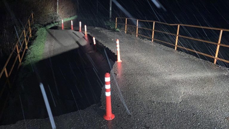 Dëmtohet ura në Ratkoc të Rahovecit, ndalohet për qarkullim njëri shirit