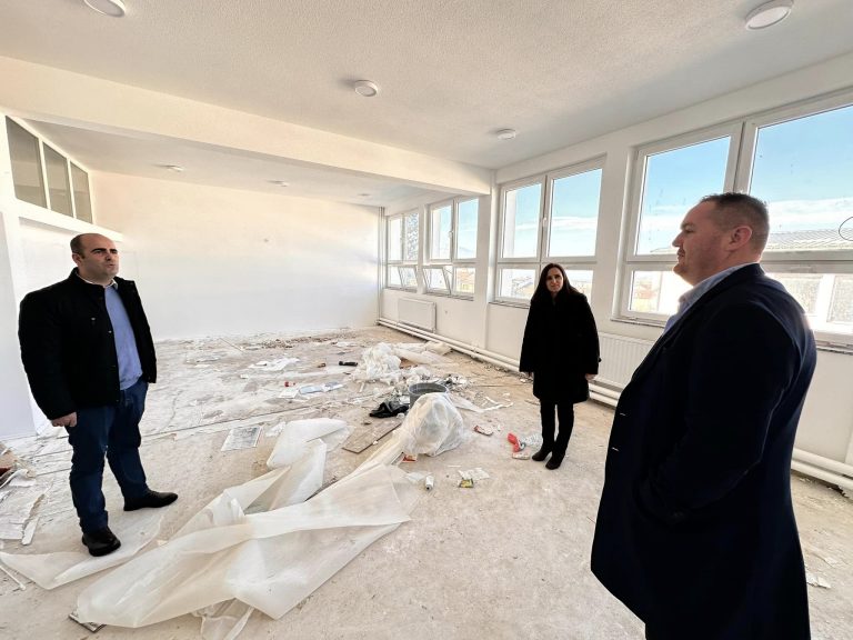 Vazhdon renovimi i shkollës “Fadil Hisari” në Prizren