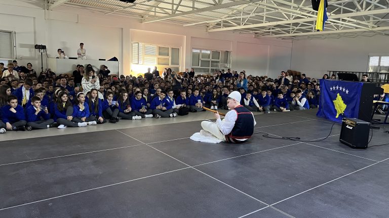 “Loyola-Gymnasium” e feston 17 shkurtin – Ditën e Pavarësisë së Kosovës me një program të pasur kulturor – artistik