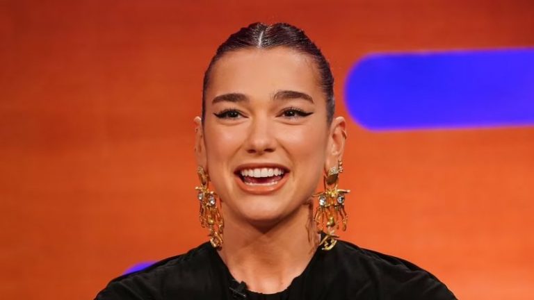 Dua Lipa flet në programin e famshëm të Graham Norton për periudhën kur u largua nga Kosova