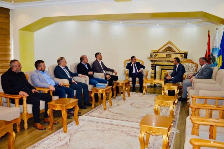 Valon Ibrahimi kryetar i ri i KBI-së, dega e AAK-së në Prizren shkon për urime