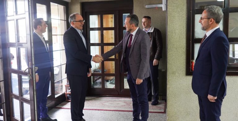 Totaj me stafin viziton KBI-në në Prizren, uron kryetarin e ri, Valon Ibrahimi për pozitën e re