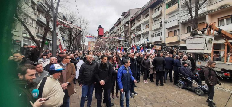 Fillon protesta e pensionistëve serbë kundër Rregullores së BQK-së