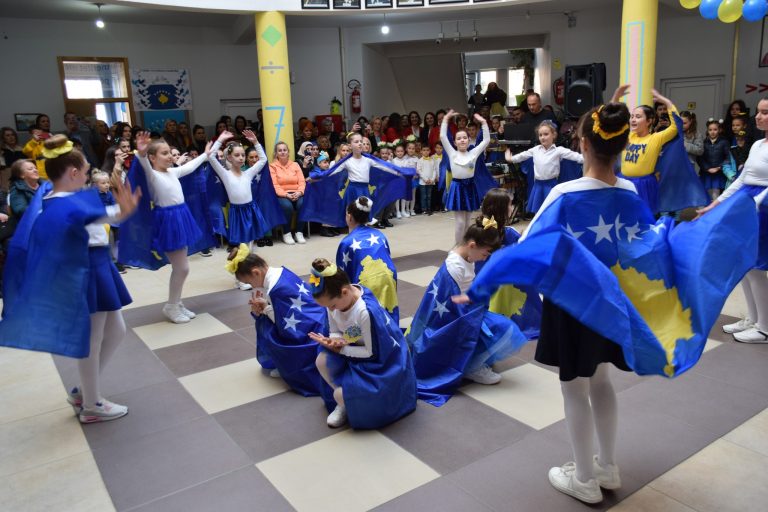 Shkolla fillore “Abdyl Frashëri” në Prizren ka kremtuar dje 16 vjetorin e Pavarësisë
