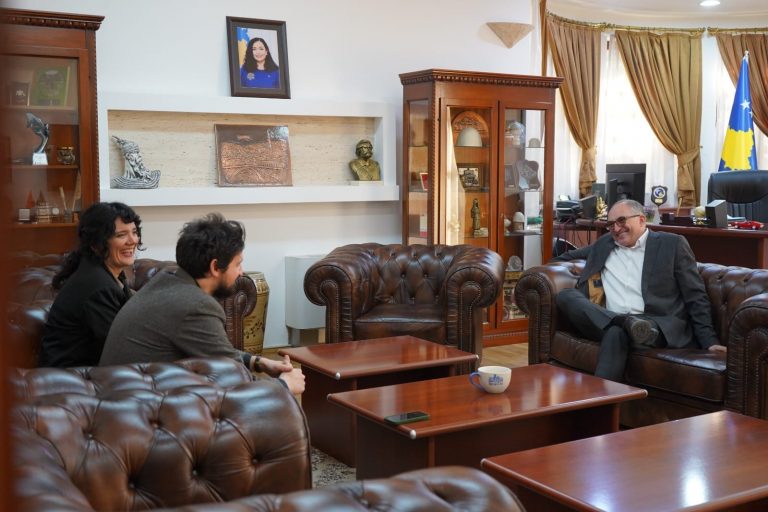 Totaj takohet me drejtuesit e “Autostrades Bienale”, flasin për zhvillimin ekonomik përmes turizmit kultuor