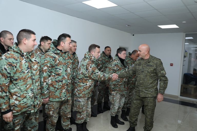 Cikaqi viziton ushtarakët nga Kosova dhe Maqedonia e Veriut që po trajnohen nga instruktorët amerikan