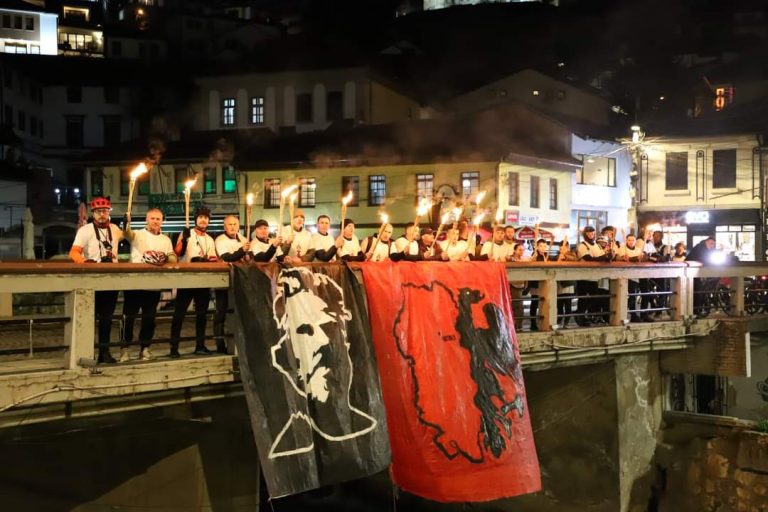 26 flakadanë në 26 vjetorin e Epopesë së UÇK-së ndezen në Prizren