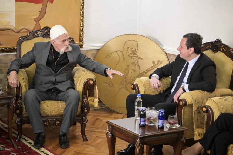 Krerët e shtetit bënë homazhe në Kompleksin Memorial “Adem Jashari” në Prekaz