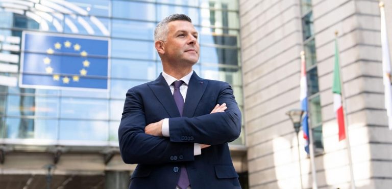 Emërohet raportuesi për heqjen e vizave për poseduesit e pasaportave serbe në Kosovë