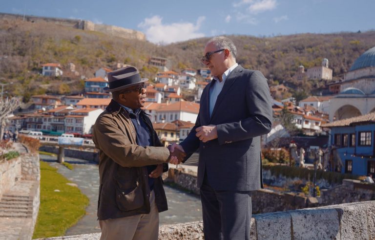 Zyrtari i lartë i departamentit amerikan të shtetit, Todd Robinson, vizitoi Prizrenin