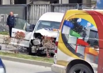 Aksident mes tri veturave në Prizren, lëndohen disa persona