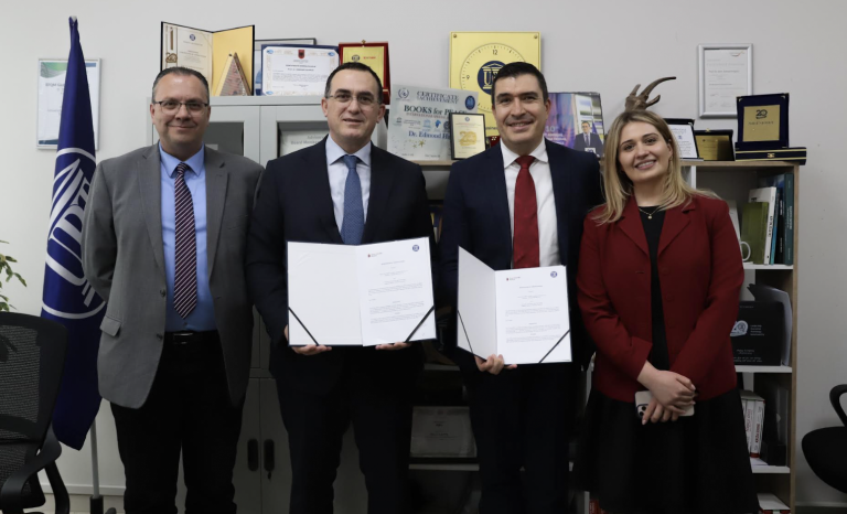 Mundësi të shumta për studentët kosovarë: Coca-Cola HBC Kosova dhe Kolegji UBT nënshkruajnë marrëveshje bashkëpunimi