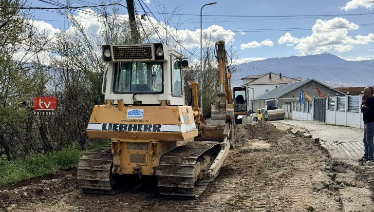 Shkaku i punimeve për rehabilitimin e rrugës, mbyllet përkohësisht për qarkullim rruga Vlashnje – Kobaj