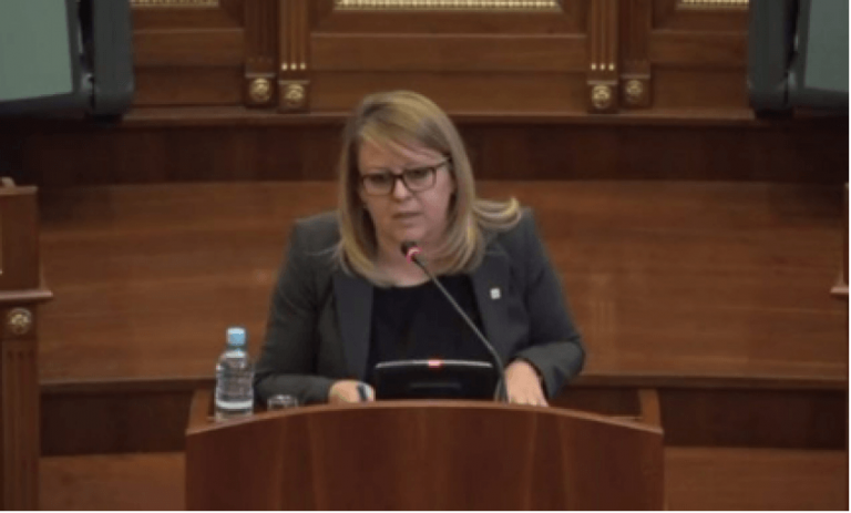 Hykmete Bajrami: 170 persona në ditë largohen nga Kosova