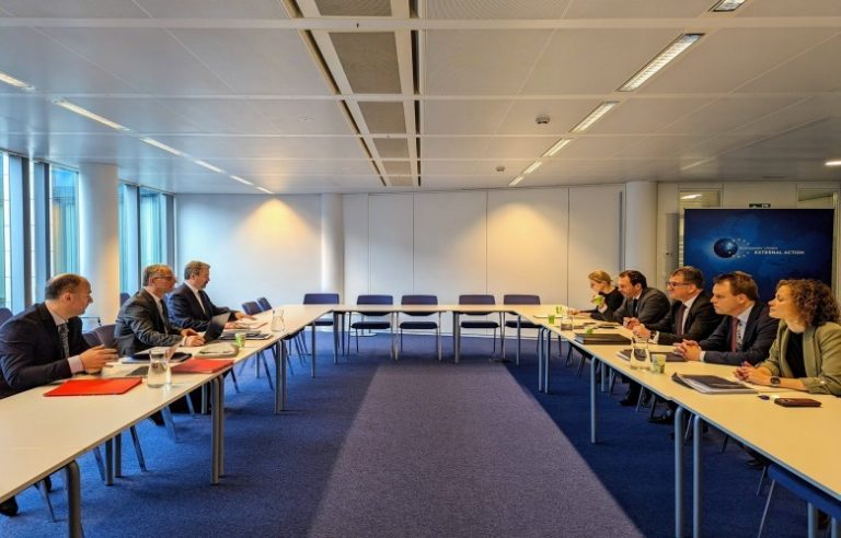 Qeveria jep detaje rreth takimit të sotëm në Bruksel