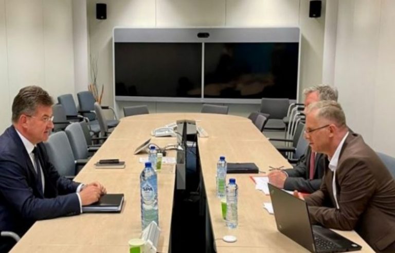 Nis takimi në Bruksel, Lajçak pret Bislimin