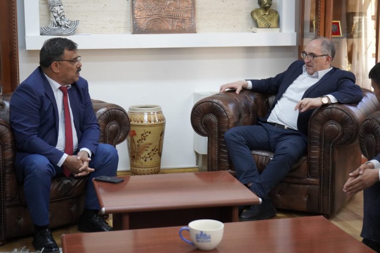 Kryetari Totaj në takim me kryetarin e subjektit politik PDAK