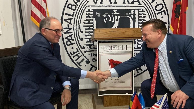 Totaj viziton organizatën Pan-Shqiptare “Vatra” në New York