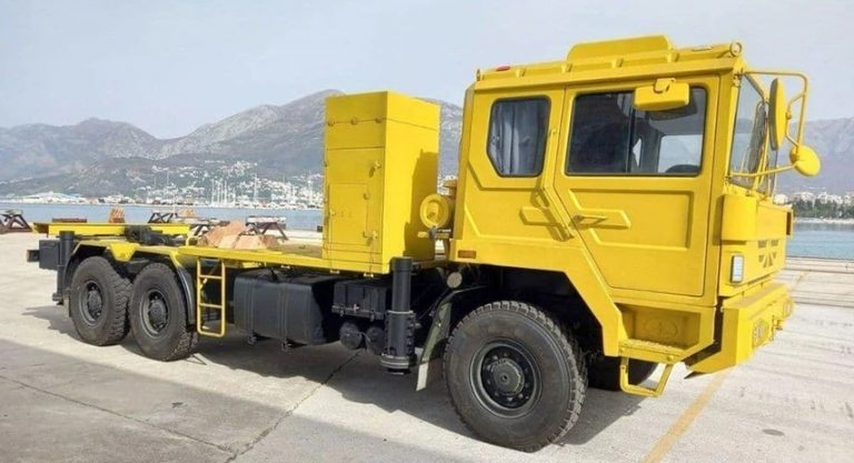 Serbia i maskon veturat ushtarake nga Kina si makina ndërtimi