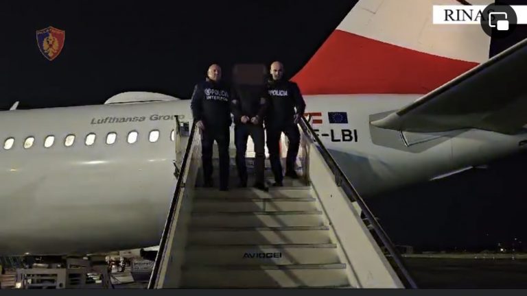 Interpol Tirana ekstradon dy kosovarë