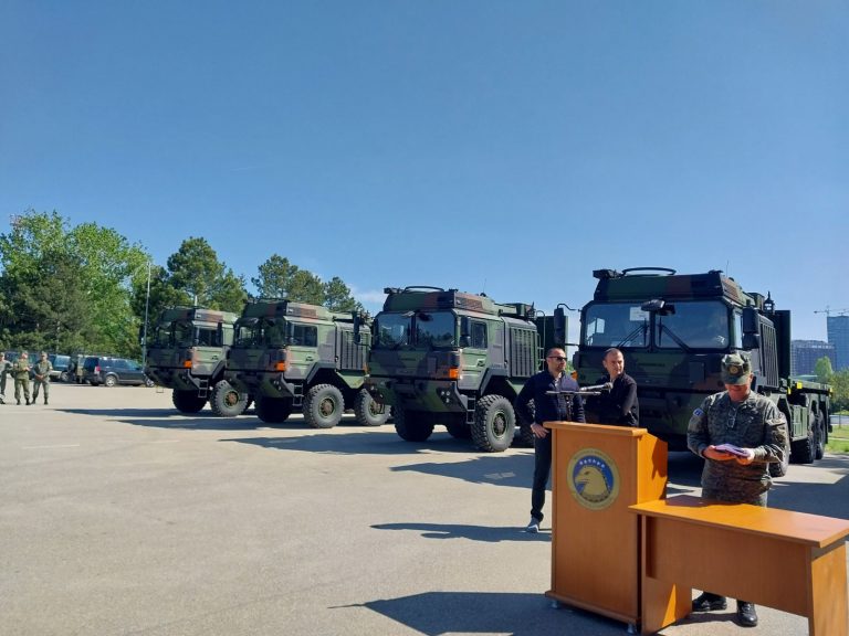 Gjermania dhuron automjete ushtarake, FSK-ja 10 të tjerë do t’i blejë me mjete të veta