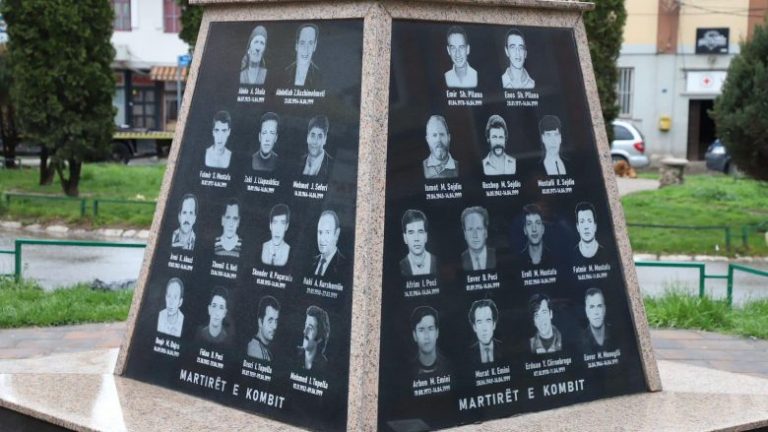 Haradinaj kujton masakrën në lagjen Bair të Mitrovicës: Kryesit ende nuk janë vënë para drejtësisë