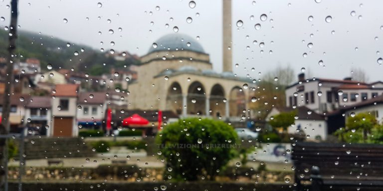 Moti sot me vranësira dhe reshje shiu