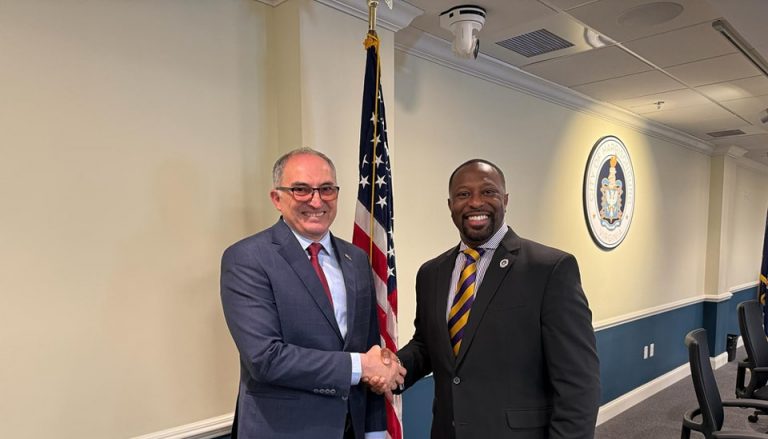 Totaj në vizitë zyrtare në ShBA, nënshkroi marrëveshje binjakëzimi të Prizrenit me qytetin Harrisonburg të Virxhinias