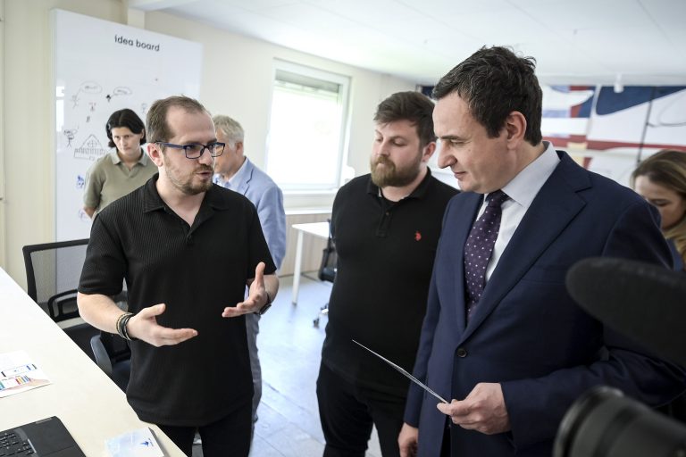 Kryeministri Kurti vizitoi Parkun e Inovacionit dhe Trajnimit në Prizren