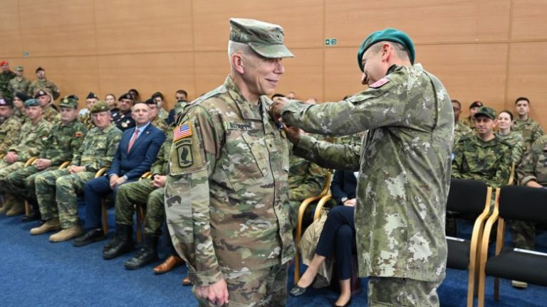 Gjenerali amerikan merr detyrën e shefit të shtabit të KFOR-it në Kosovë