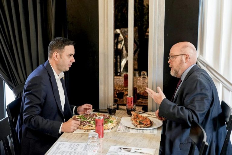 Abdixhiku në drekë punë me ambasadorin amerikan