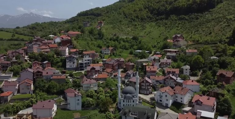 Totaj uron vikend të mirë me pamje të fshatit Jabllanicë: Destinacion i shkëlqyeshëm që duhet të vizitohet