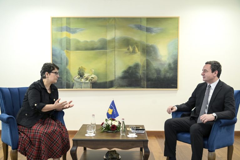 Kryeministri Kurti pret në takim ligjëruesen në Programin e Mikrobiologjisë në Universitetin e Southern Illinois në SHBA