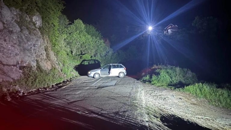 Bllokon rrugën më pas sulmon Policinë e KFOR-in, një serb në Leposaviq