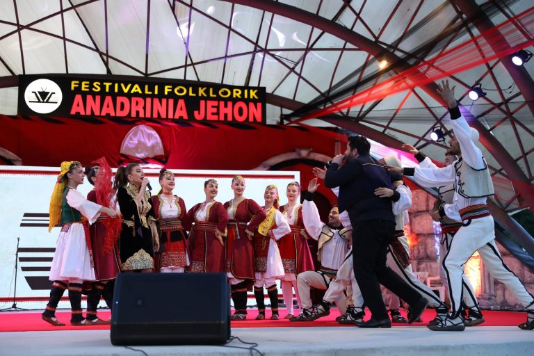 Përmbyllet edicioni i 23-të i festivalit i folklorik “Anadrinia Jehon”,  çmimin e parë e fiton ShKA “Agimi”