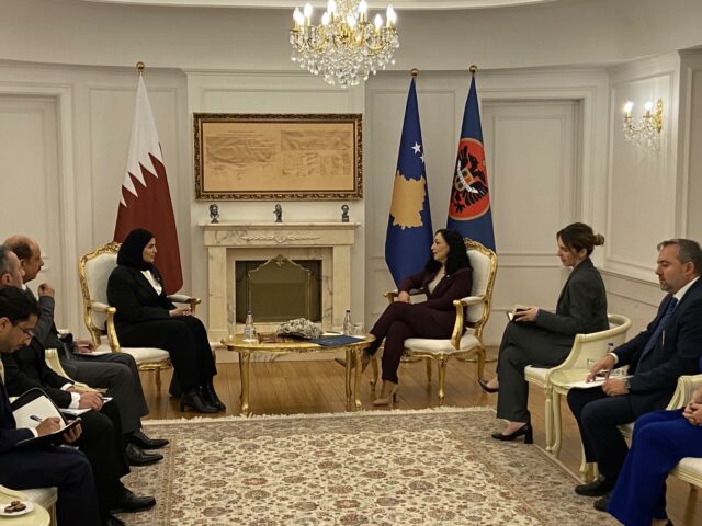 Ministrja e Katarit në Kosovë, takon presidenten Osmani