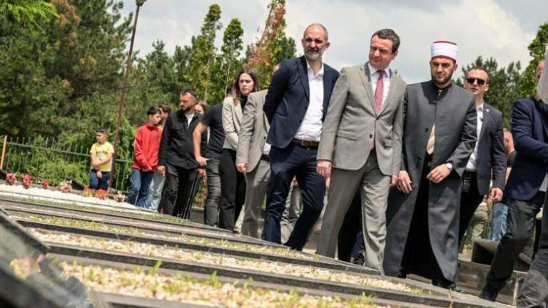 Kurti përkujtoi martirët e Tusuzit: Nuk ka asnjë brez të shqiptarëve që nuk ka kaluar së paku në një luftë