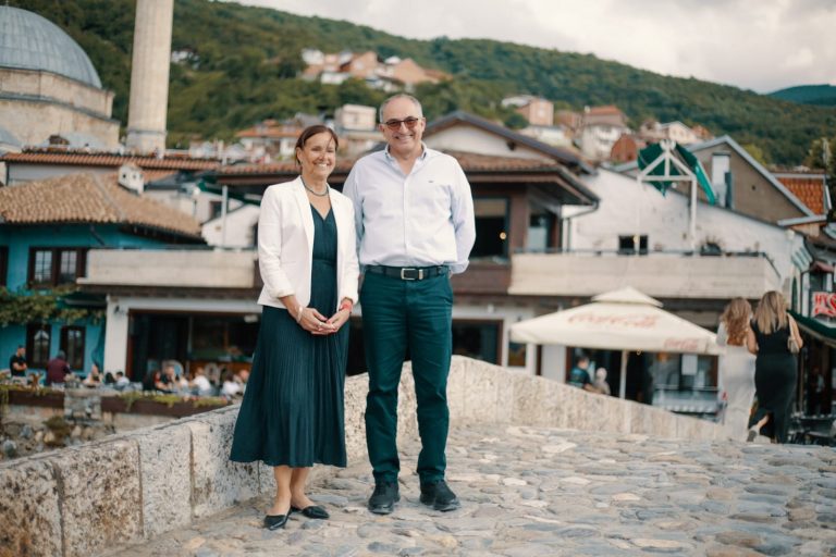 Kryetari Totaj ka pritur në takim drejtoreshën ekzekutive të “Peace Corps” të SHBA-ve, Carol Spahn