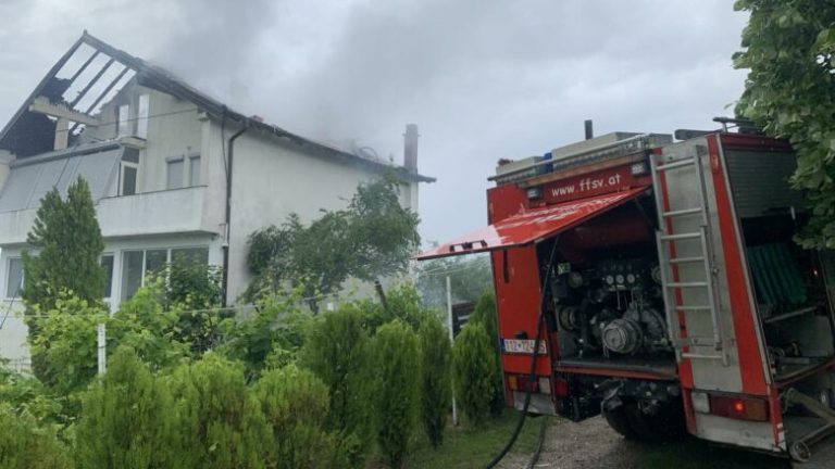 Përfshihet nga zjarri një shtëpi si pasojë e rrufesë në fshatin Nishor të Suharekës