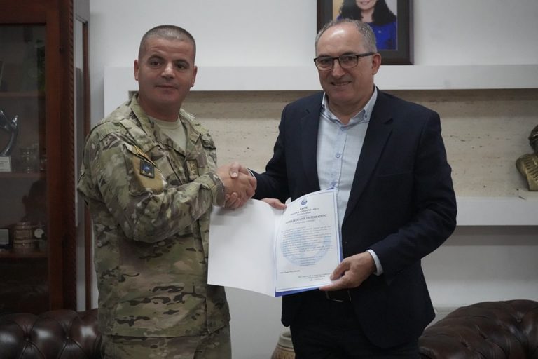 Totaj nenshkroi Memorandum Bashkëpunimin me përfaqësuesit e KFOR-it shqiptar dhe italian