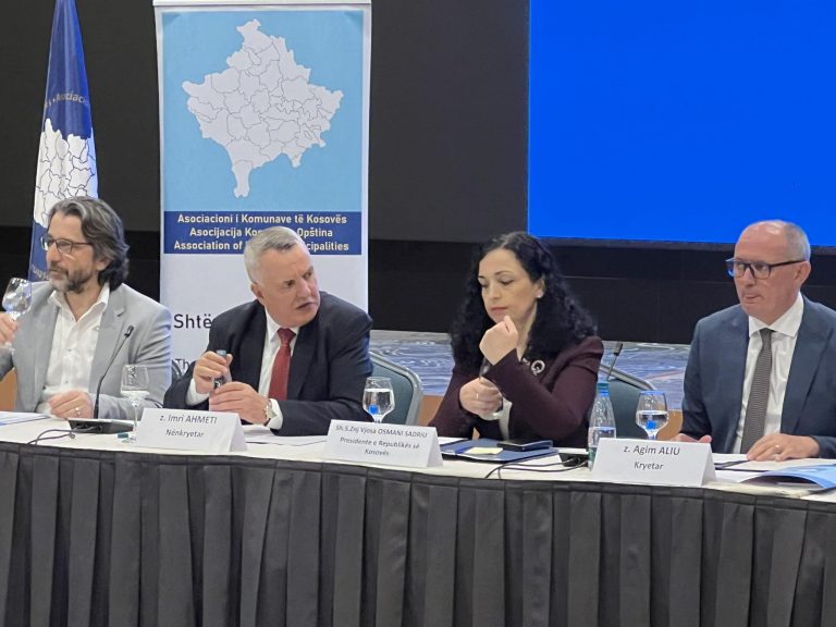 Osmani në takim me komunarët, e pret Aliu