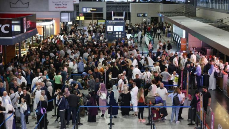 BIK njofton se është nisur grupi i tretë drejt vendeve të shenjta për ta kryer haxhin