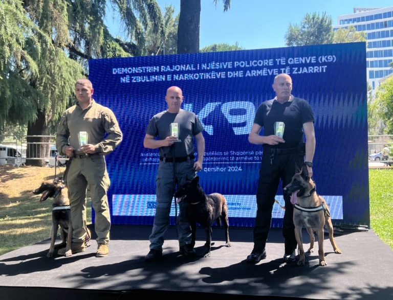 Polici kosovar bashkë me qenin e tij zënë vendin e parë në garën rajonale të mbajtur në Tiranë