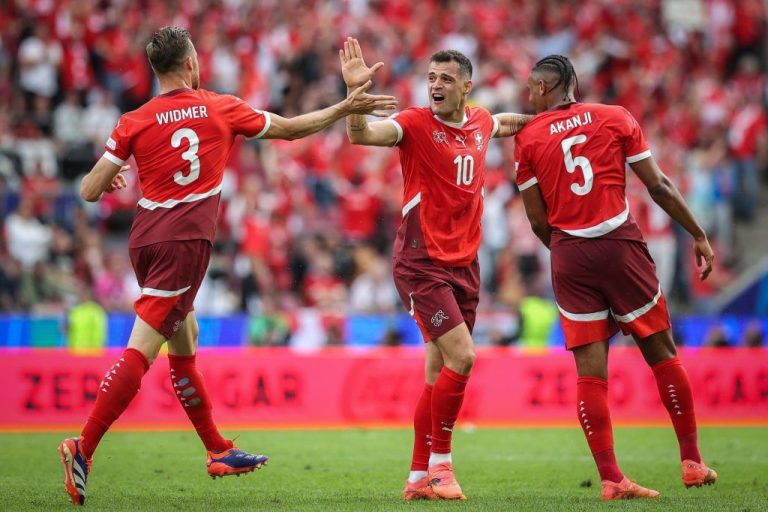 Dorëzohet Italia, Granit Xhaka udhëheq Zvicrën drejt çerekfinaleve