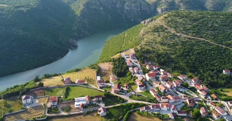 Totaj ndan pamje të fshatit Dobrusht të Prizrenit: Fshat me histori e kulturë të veçantë