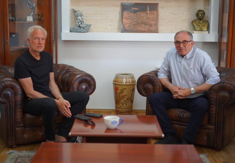 Totaj pret në takim themeluesin e lëvizjes “MaNaBu”