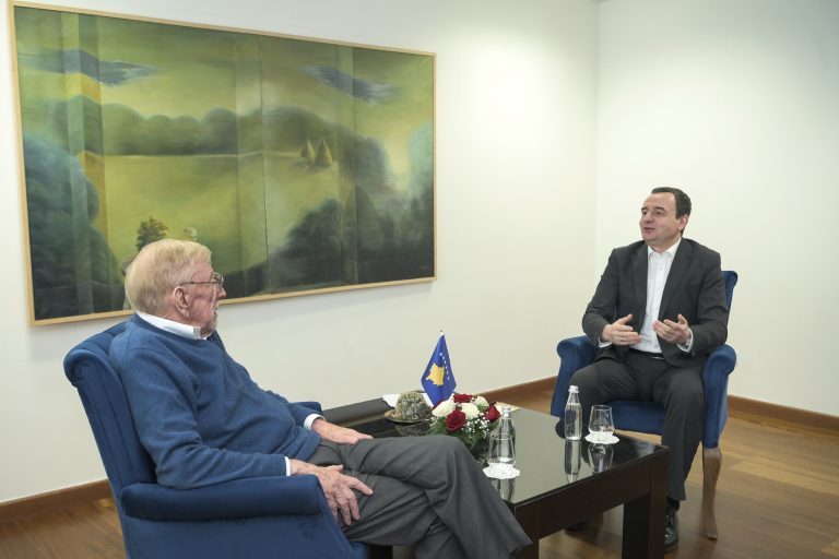 Walker pritet nga Kurti: Kosova është storie e suksesit për arritjet gjatë 25 vjetëve liri