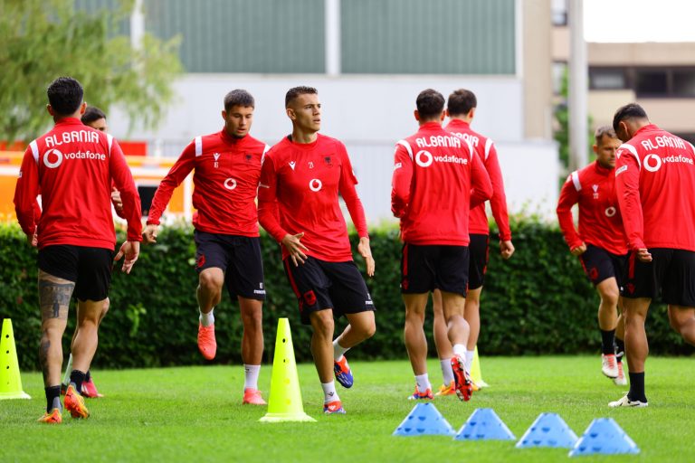 Kuqezinjtë të motivuar për ndeshjen me kampionen evropiane